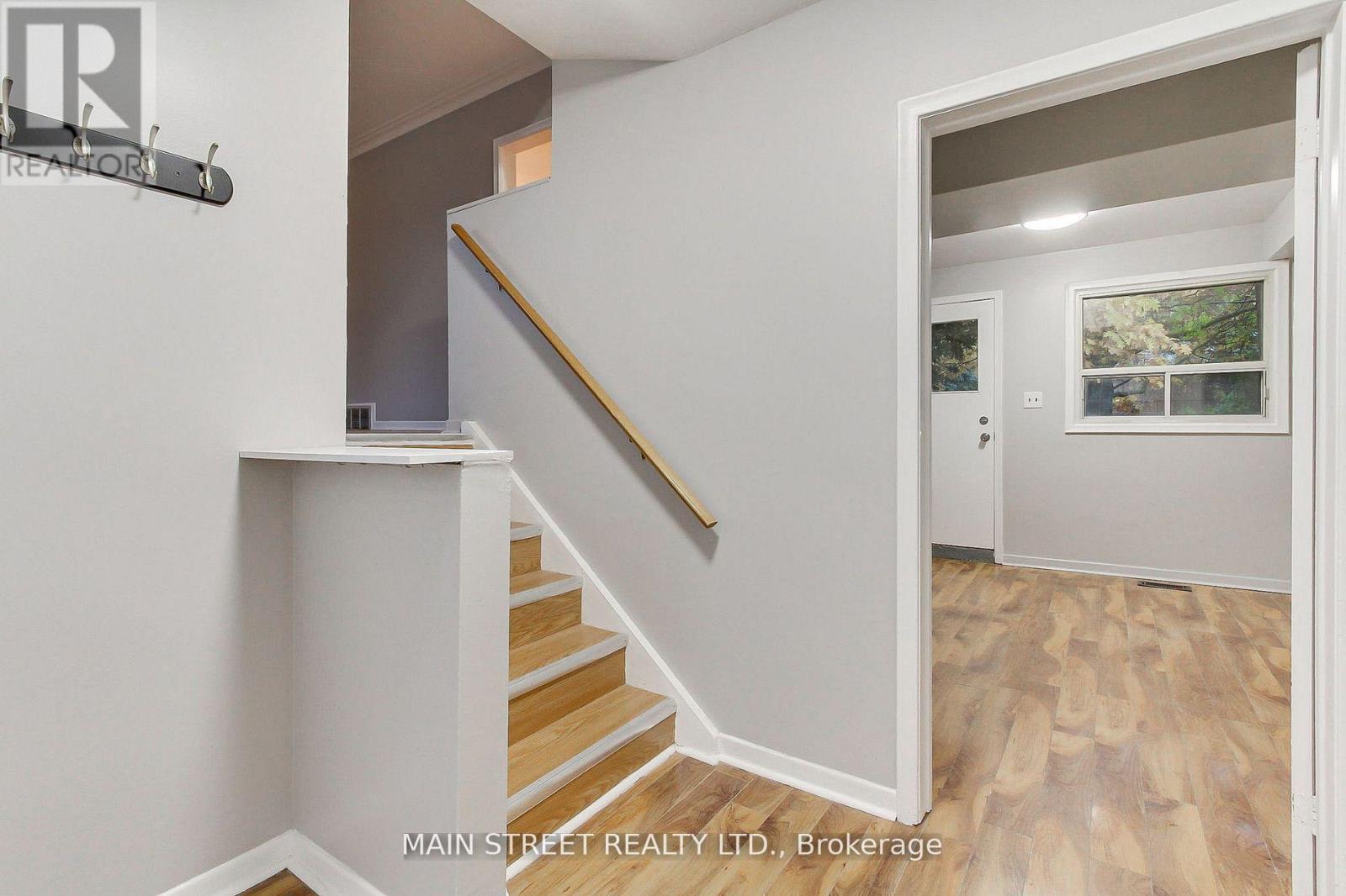 364 Agar Avenue, Bradford West Gwillimbury (Bradford), Ontario  L3Z 1H5 - Photo 3 - N12694450