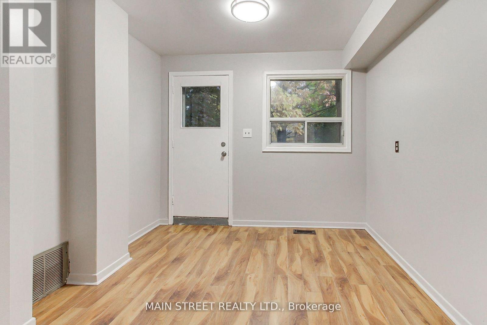 364 Agar Avenue, Bradford West Gwillimbury (Bradford), Ontario  L3Z 1H5 - Photo 4 - N12694450