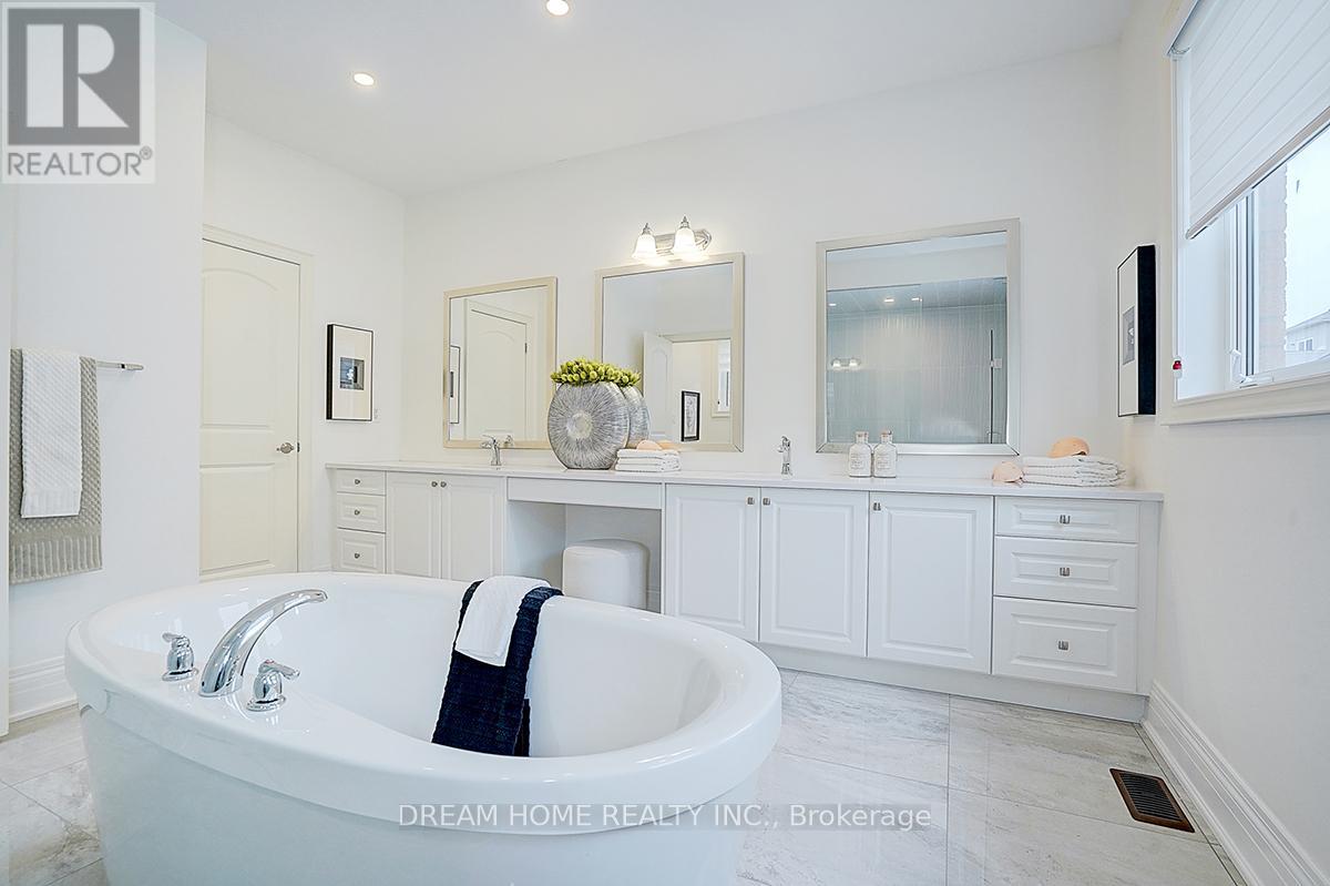 40 Red Giant Street, Richmond Hill, Ontario  L4C 4Y4 - Photo 35 - N12694468