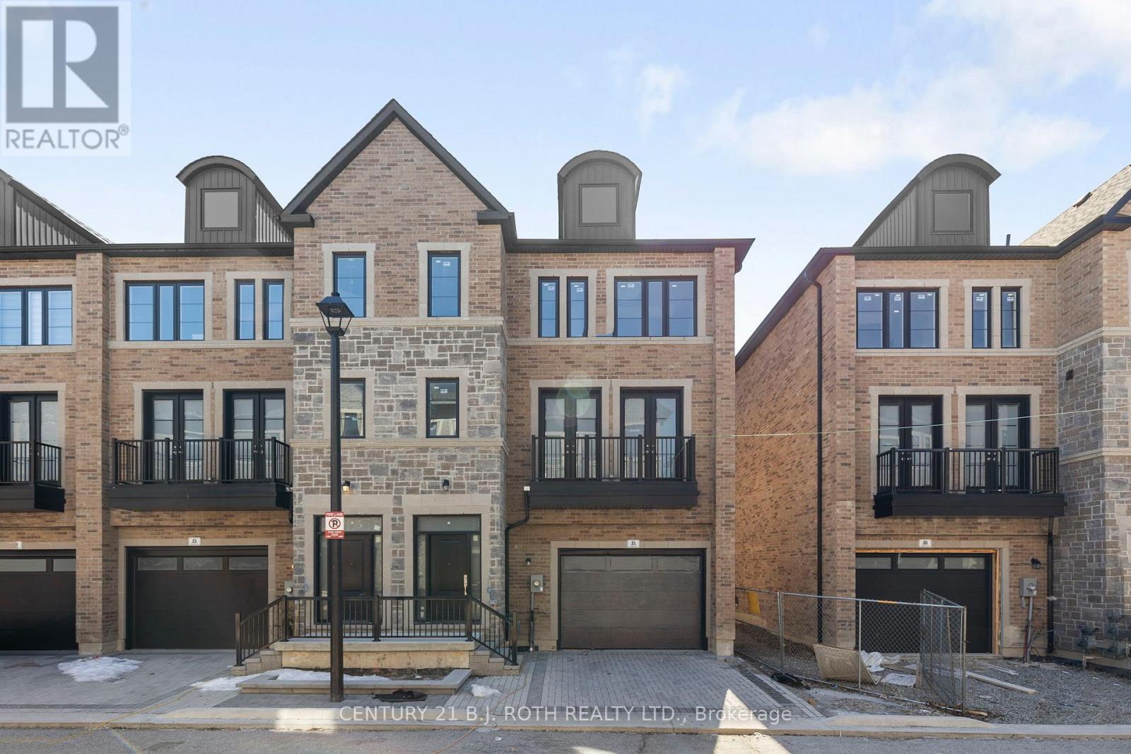 21 - 260 Eagle Street, Newmarket, Ontario  L3Y 1K1 - Photo 1 - N12694492