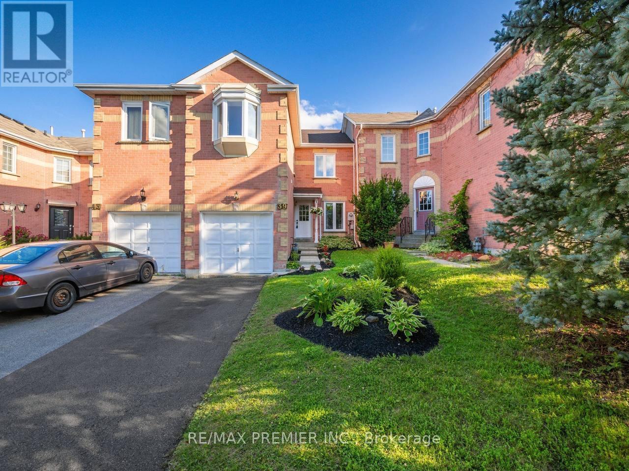 39 Ross Linton Drive, Aurora (Aurora Highlands), Ontario  L4G 6T3 - Photo 2 - N12694502