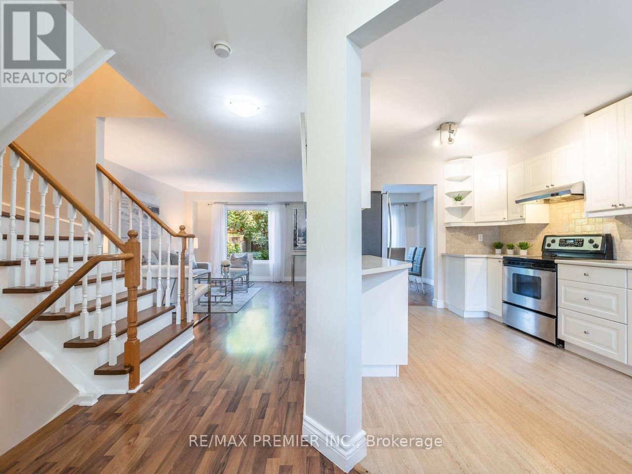 39 Ross Linton Drive, Aurora (Aurora Highlands), Ontario  L4G 6T3 - Photo 6 - N12694502