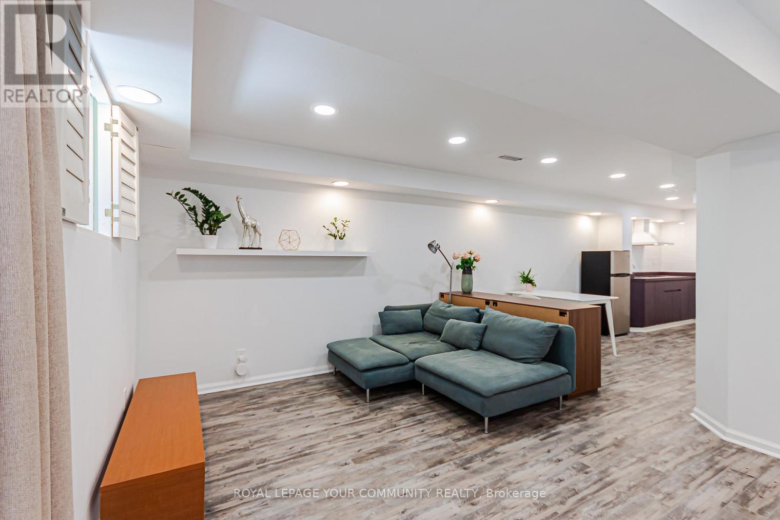 76 Brownstone Circle, Vaughan (Crestwood-Springfarm-Yorkhill), Ontario  L4J 7P7 - Photo 2 - N12694558