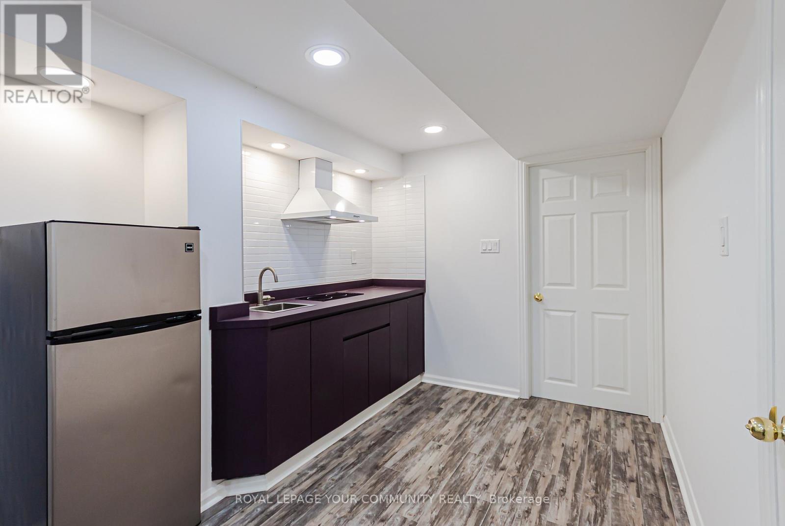 76 Brownstone Circle, Vaughan (Crestwood-Springfarm-Yorkhill), Ontario  L4J 7P7 - Photo 4 - N12694558