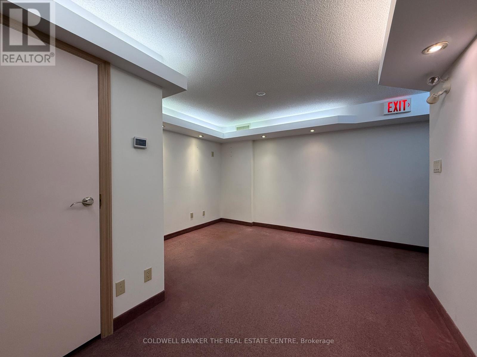 Ll5 - 390 Davis Drive, Newmarket (Central Newmarket), Ontario  L3Y 7T8 - Photo 7 - N12694564