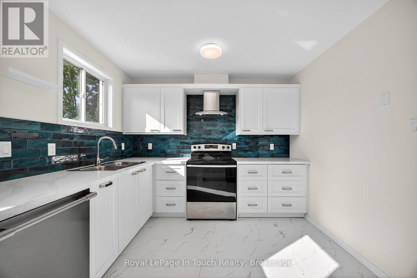 640 Wayne Crescent, Midland, Ontario  L4R 5E1 - Photo 5 - S12406043