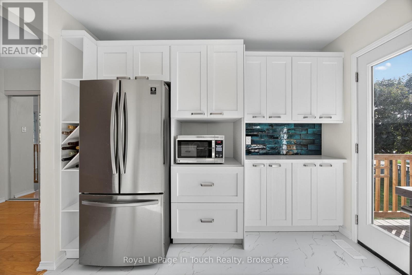 640 Wayne Crescent, Midland, Ontario  L4R 5E1 - Photo 6 - S12406043