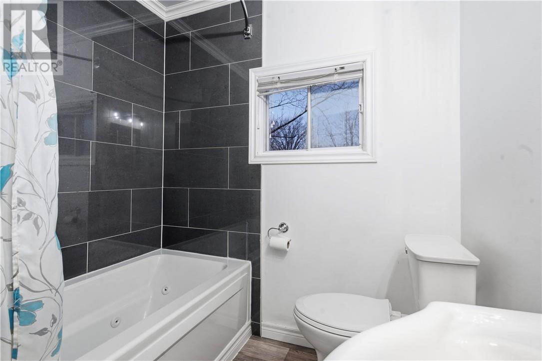 101a Balsam Street, Copper Cliff, Ontario  P0M 1N0 - Photo 17 - 2126083