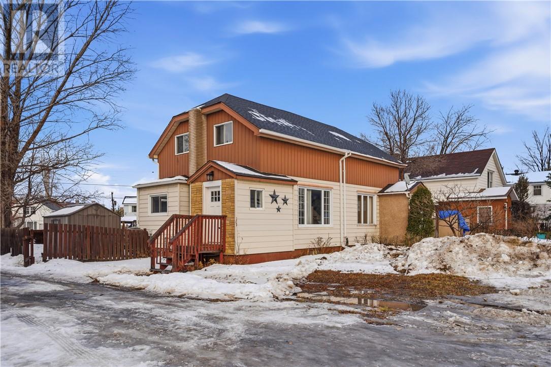 101a Balsam Street, Copper Cliff, Ontario  P0M 1N0 - Photo 5 - 2126083