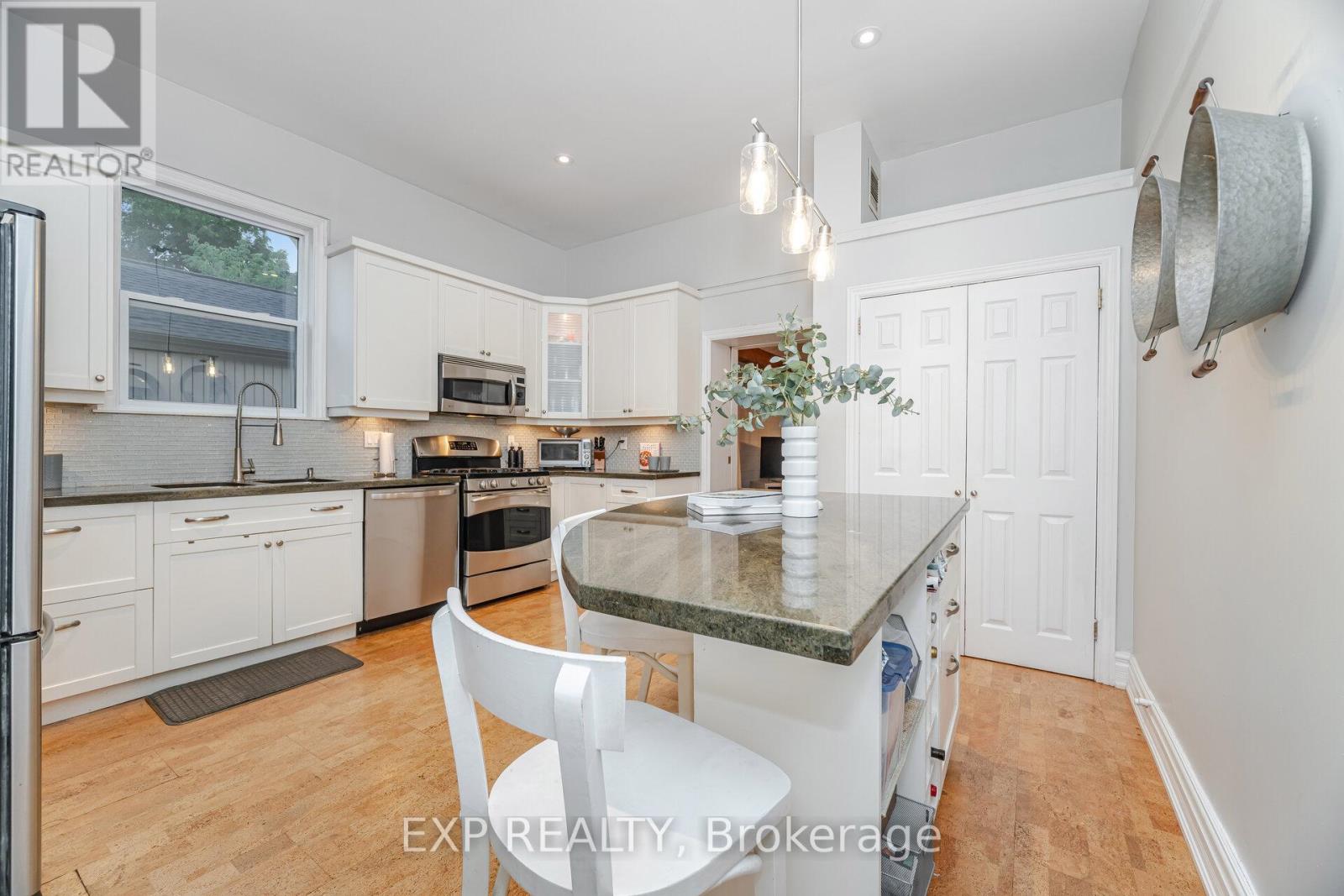 51 Chapel Street, Brampton, Ontario  L6W 2H5 - Photo 11 - W12694366