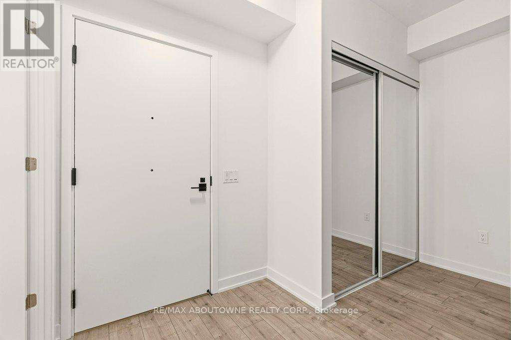 503 - 500 Plains Road E, Burlington, Ontario  L7T 0C8 - Photo 4 - W12694484