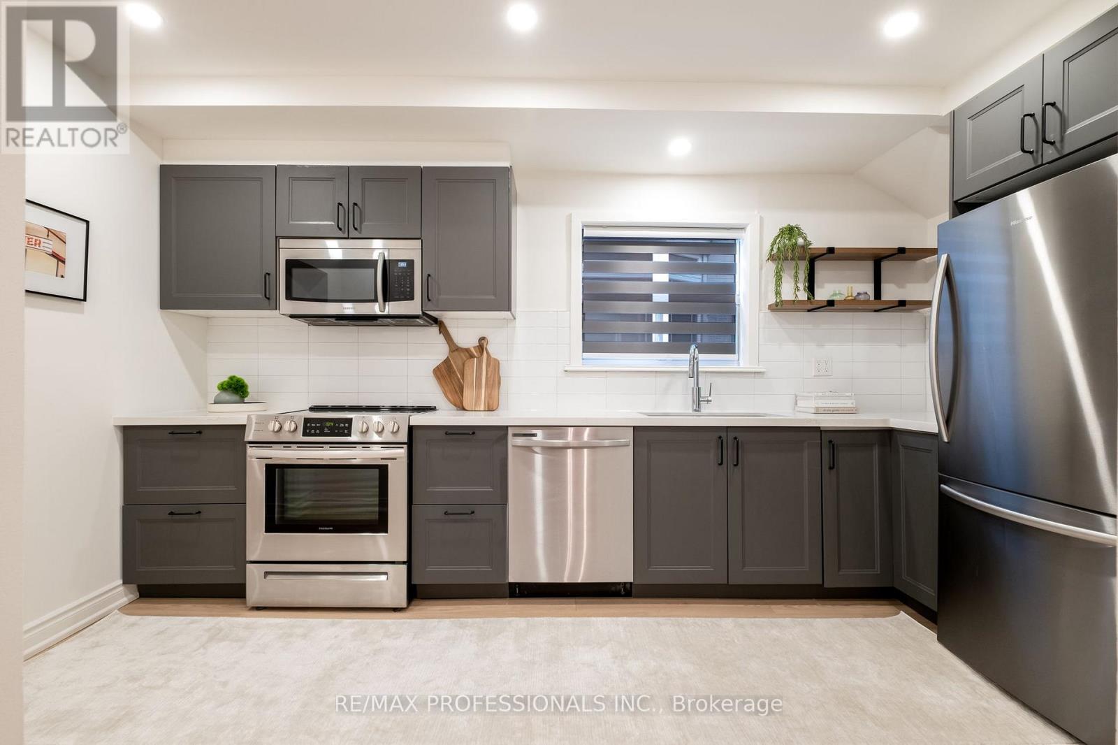 636 Runnymede Road, Toronto, Ontario  M6S 3A2 - Photo 10 - W12694570