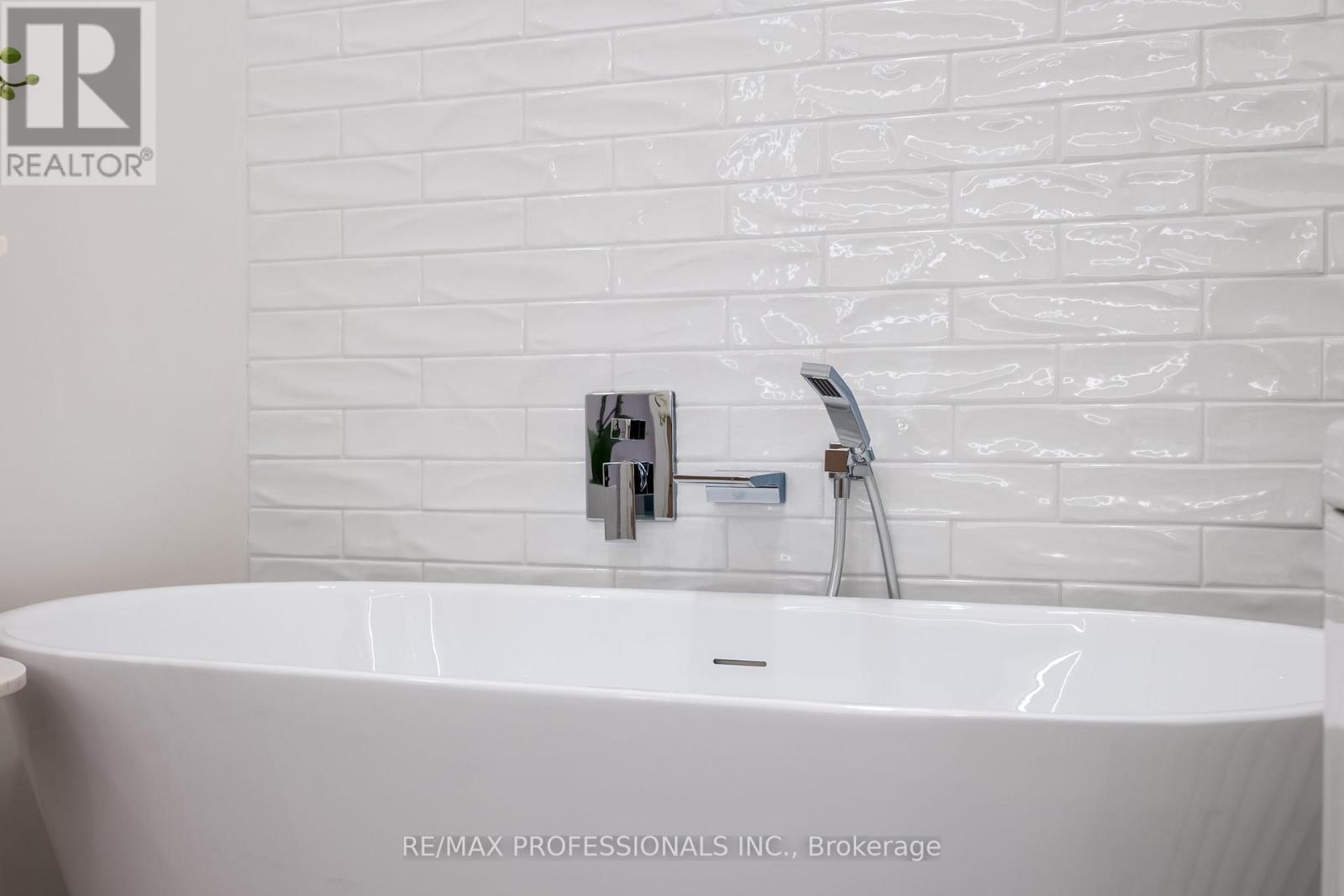 636 Runnymede Road, Toronto, Ontario  M6S 3A2 - Photo 21 - W12694570