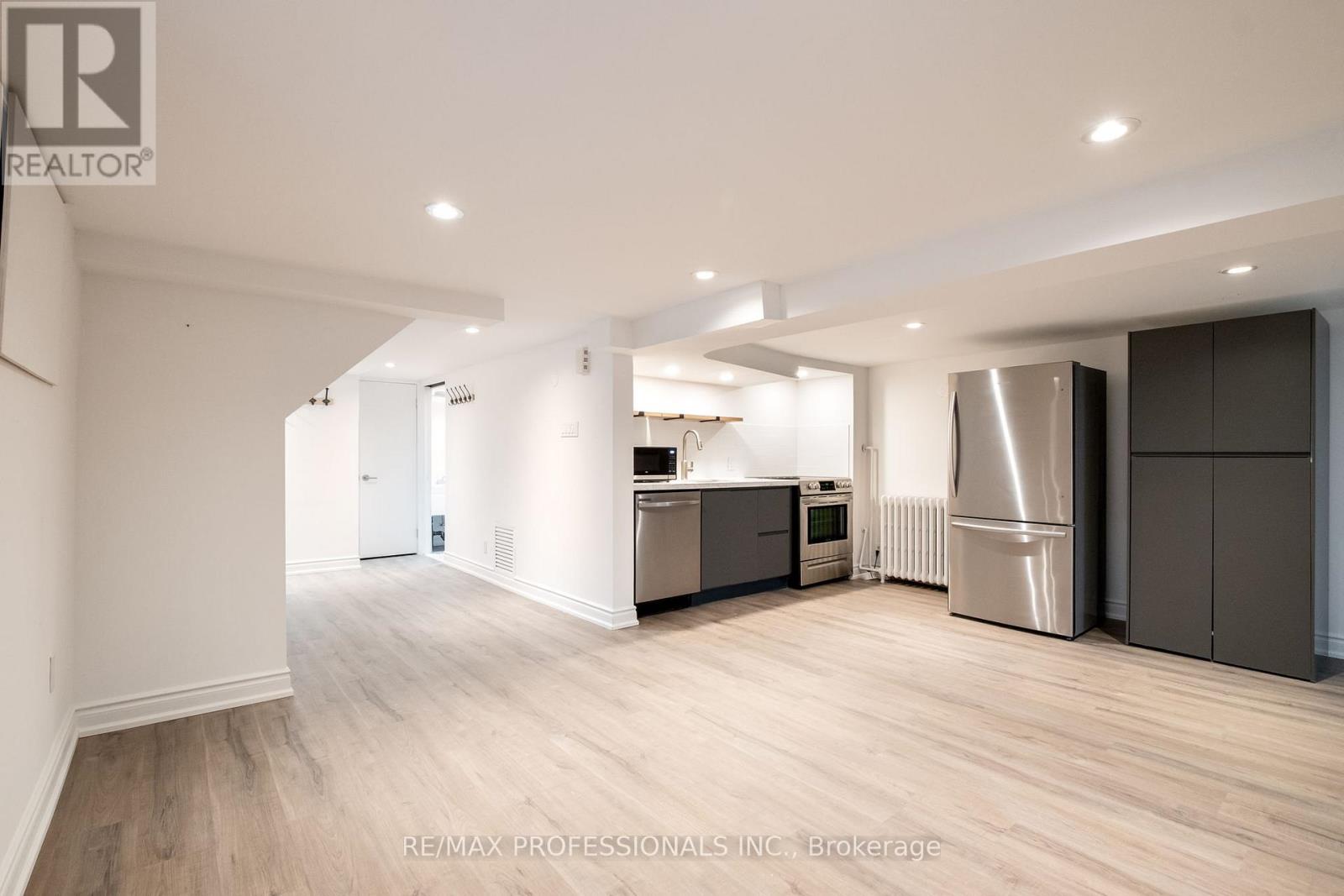 636 Runnymede Road, Toronto, Ontario  M6S 3A2 - Photo 34 - W12694570