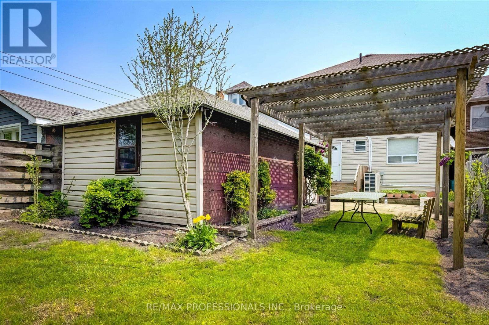 636 Runnymede Road, Toronto, Ontario  M6S 3A2 - Photo 46 - W12694570