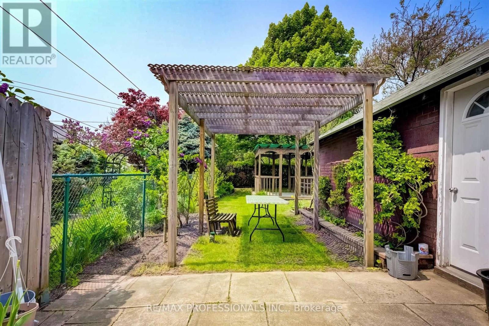 636 Runnymede Road, Toronto, Ontario  M6S 3A2 - Photo 47 - W12694570