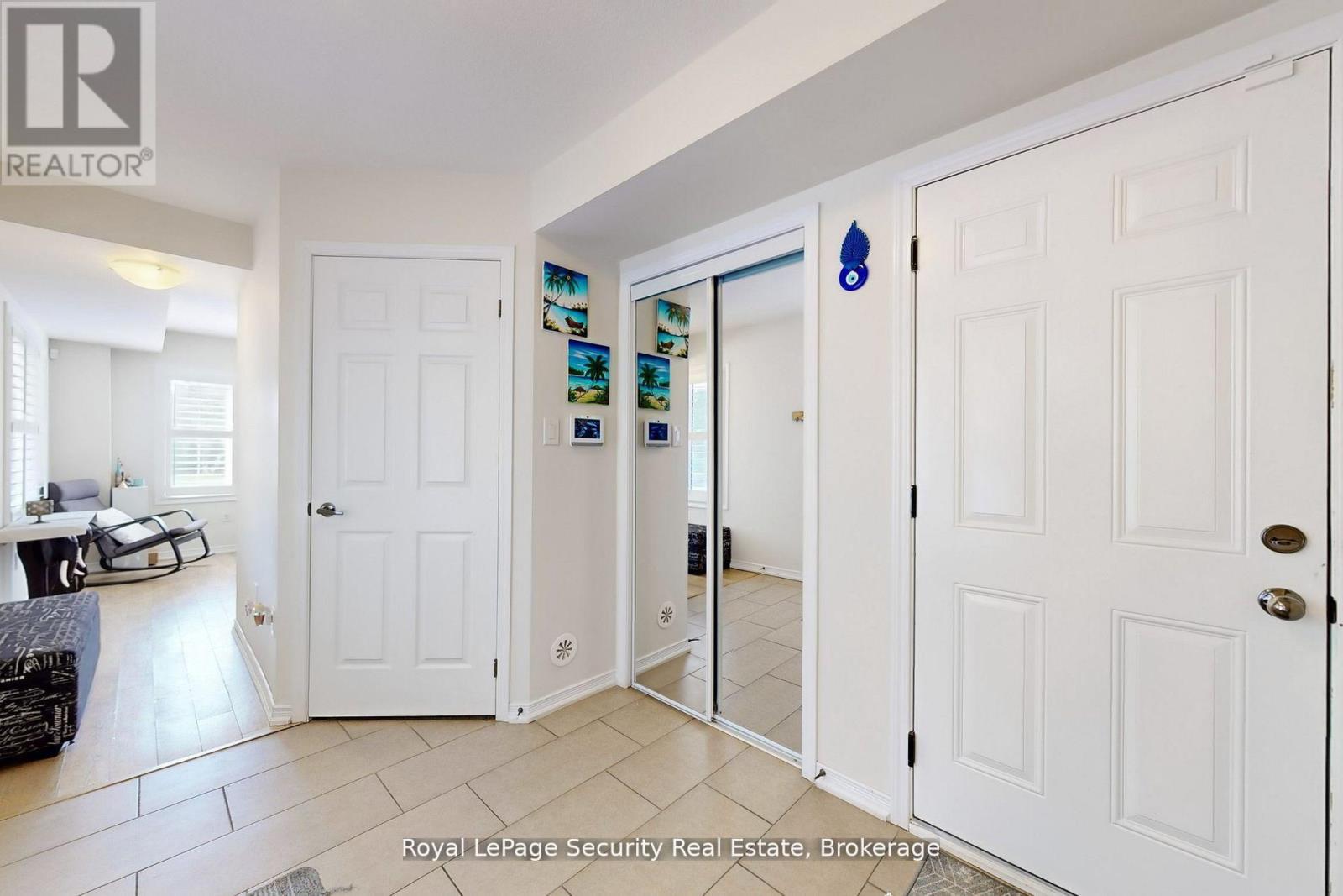 55 Golden Springs Drive, Brampton, Ontario  L7A 0C7 - Photo 5 - W12694586