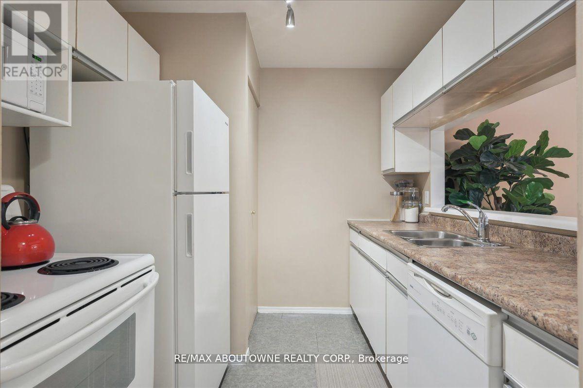 921 - 1450 Glen Abbey Gate, Oakville, Ontario  L6M 2V7 - Photo 7 - W12694610