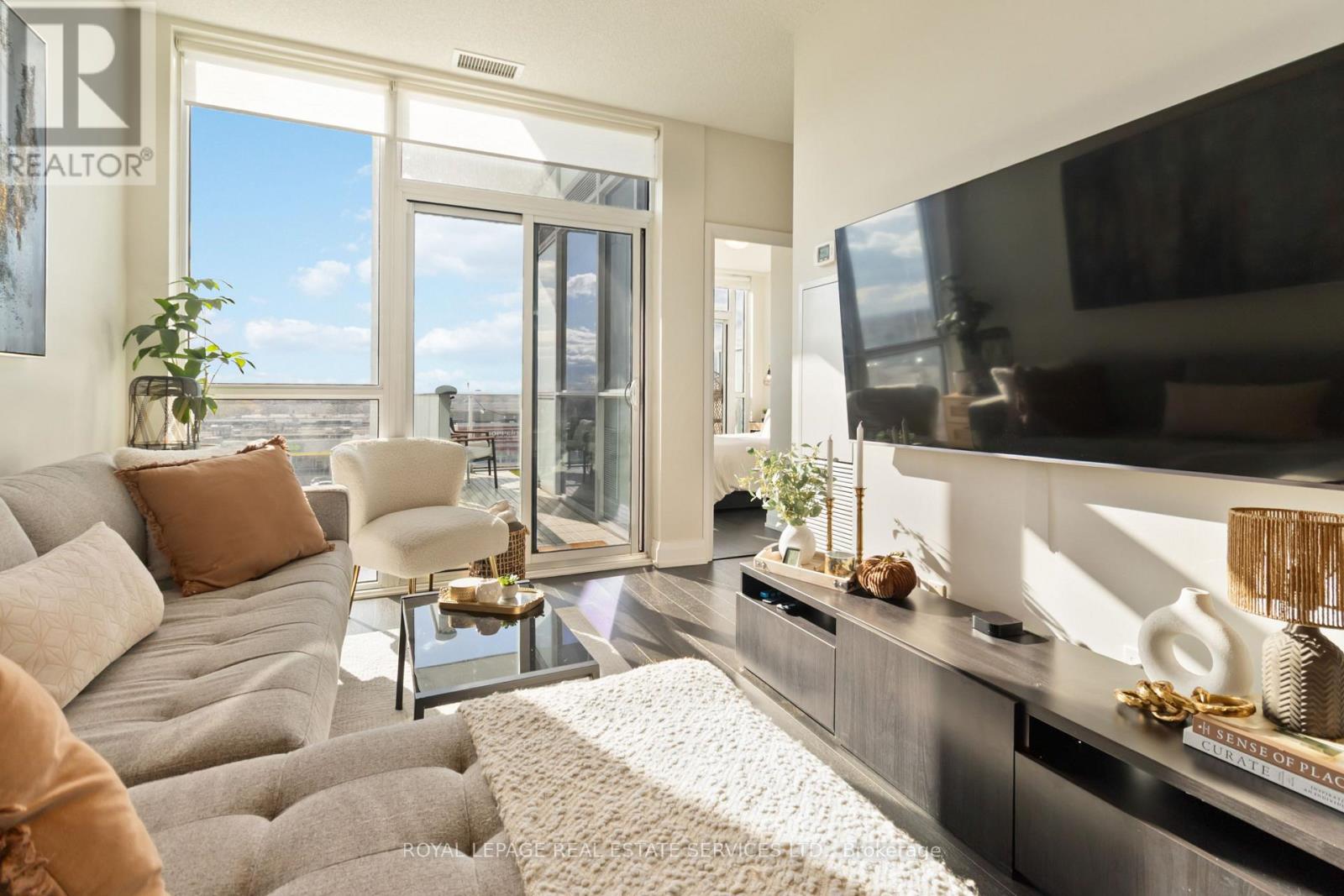 516 - 65 Speers Road, Oakville, Ontario  L6K 0J1 - Photo 9 - W12694616