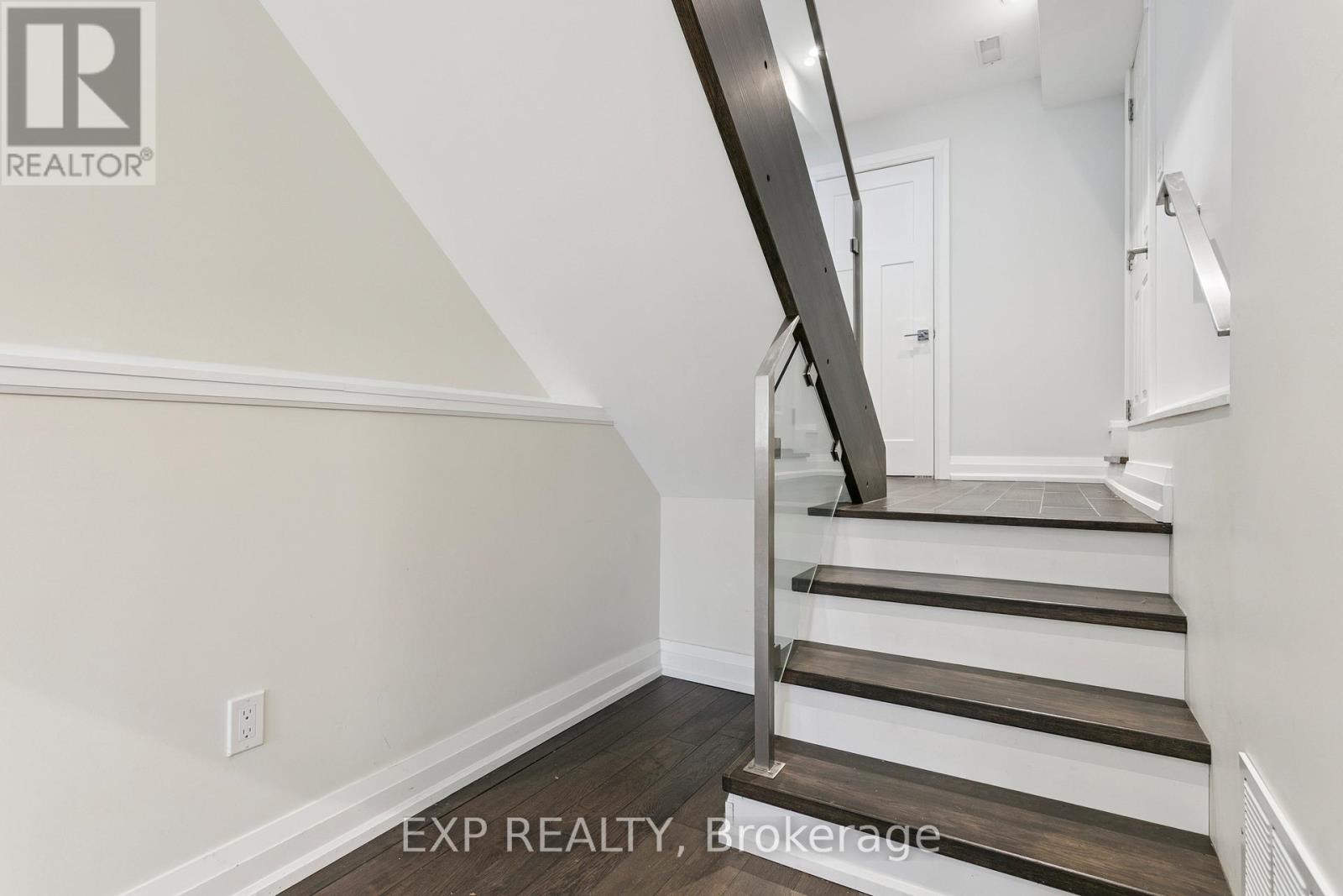 105 Twenty Second Street, Toronto, Ontario  M8V 3M5 - Photo 38 - W12694618