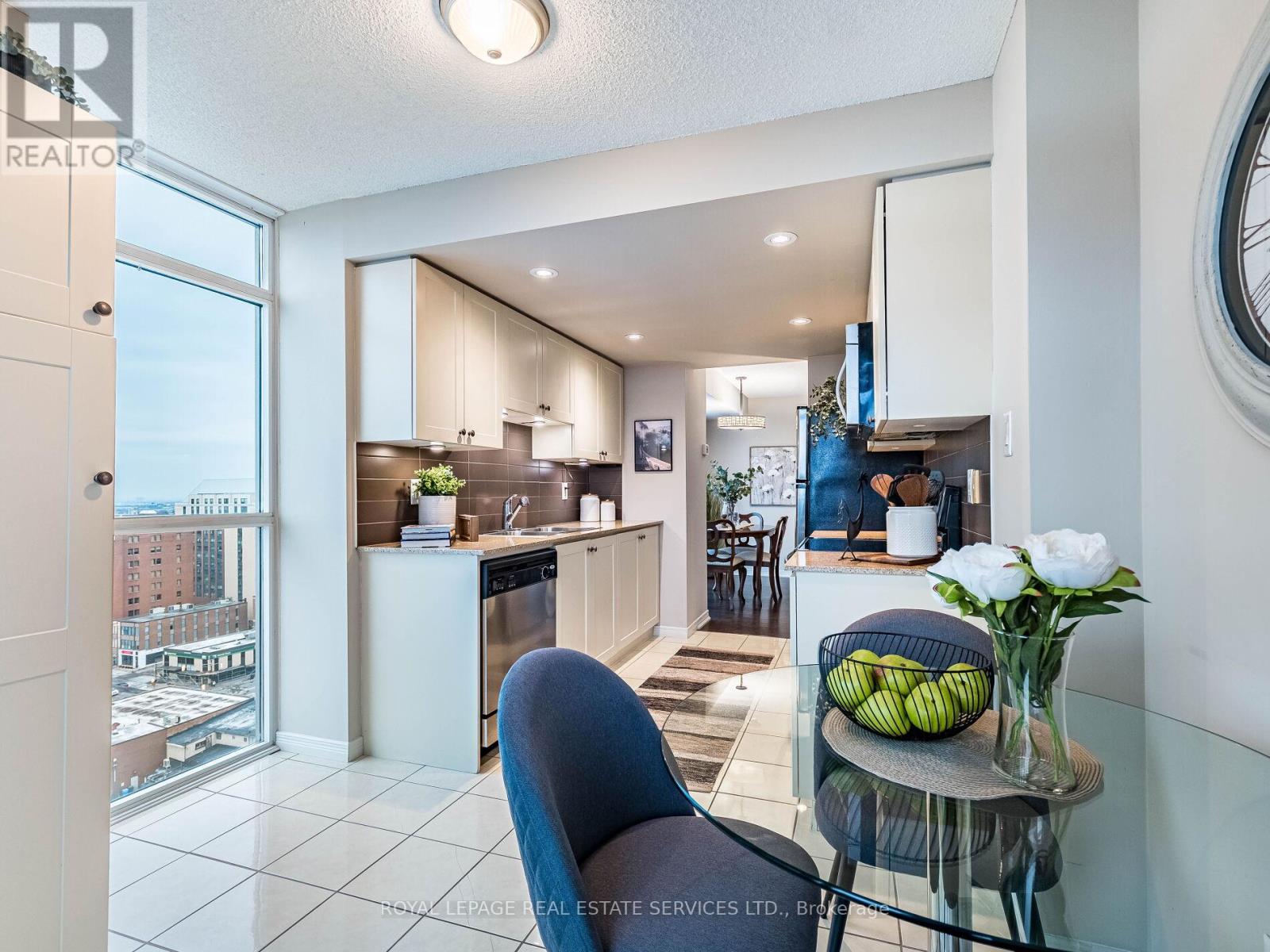 1602 - 9 George Street N, Brampton, Ontario  L6X 0T6 - Photo 19 - W12694646