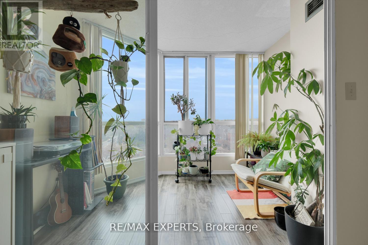 502 - 145 Hillcrest Avenue, Mississauga, Ontario  L5B 3Z1 - Photo 15 - W12694652