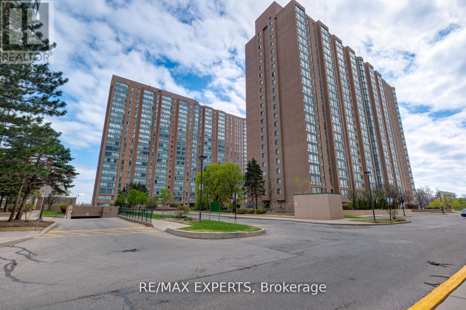 502 - 145 Hillcrest Avenue, Mississauga, Ontario  L5B 3Z1 - Photo 2 - W12694652