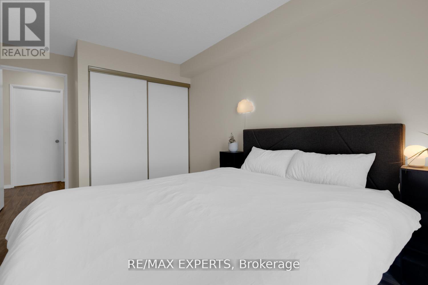 502 - 145 Hillcrest Avenue, Mississauga, Ontario  L5B 3Z1 - Photo 20 - W12694652