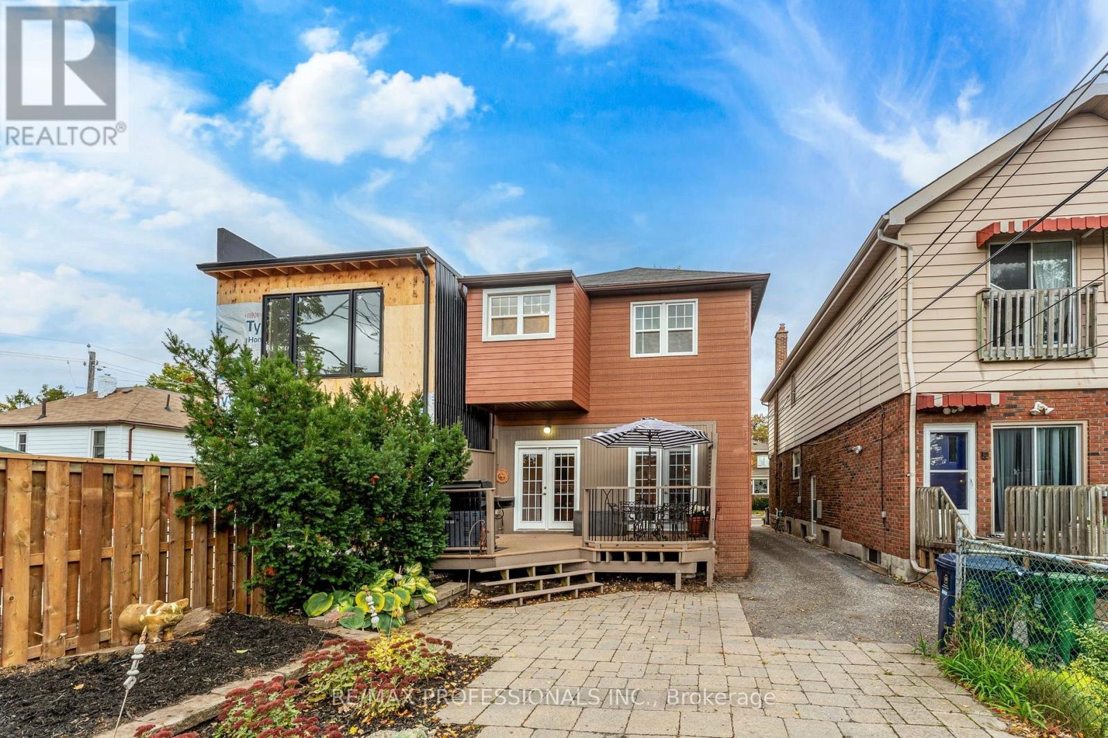 37 Lavinia Avenue, Toronto, Ontario  M6S 3H9 - Photo 45 - W12694690