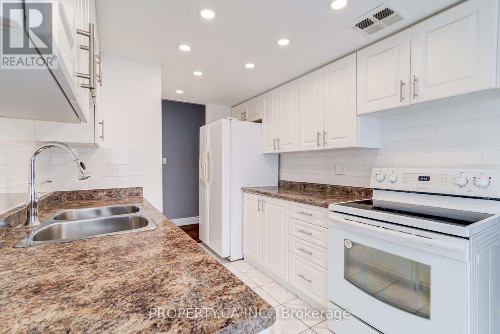 1812 - 10 Markbrook Lane, Toronto, Ontario  M9V 5E3 - Photo 4 - W12694736