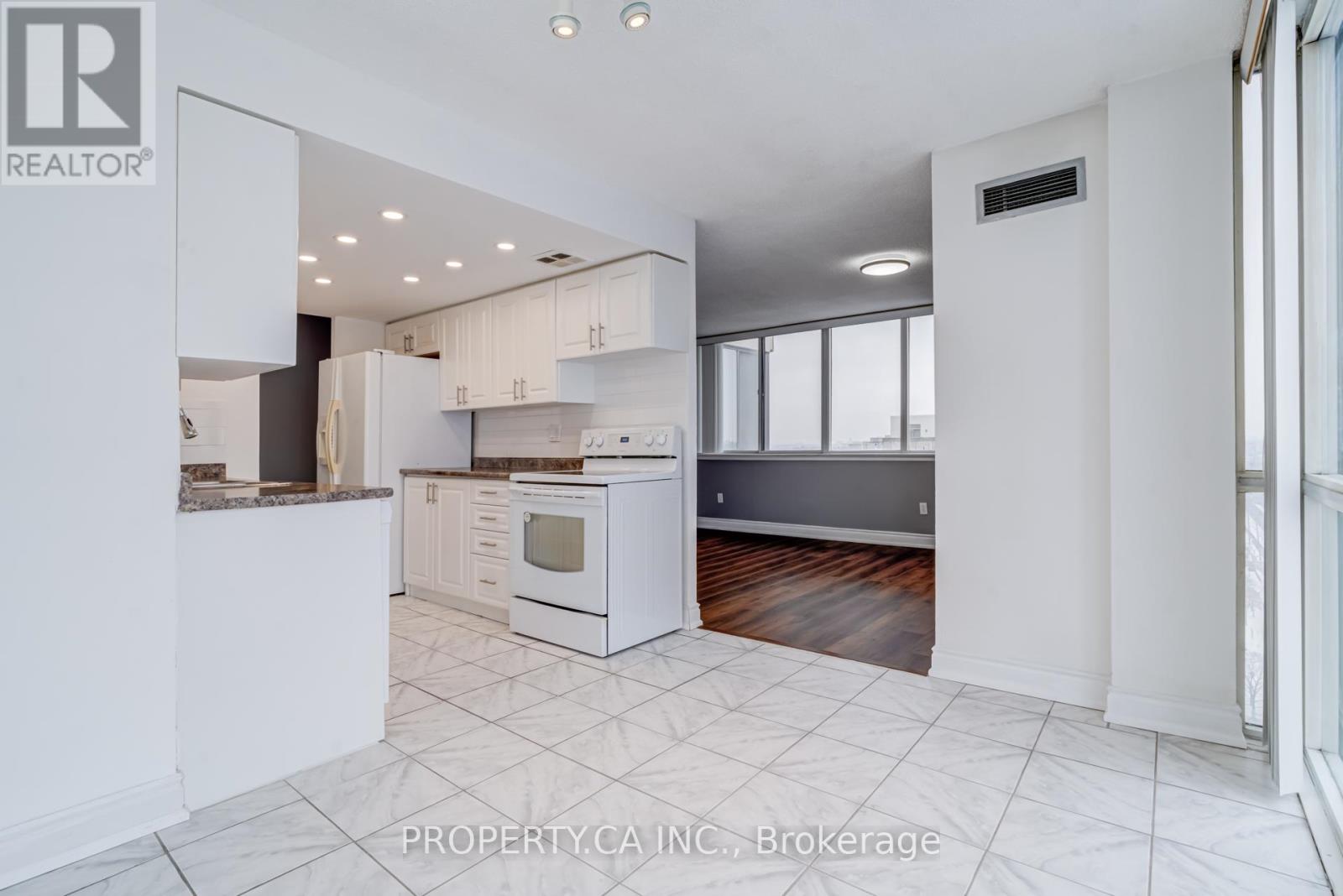 1812 - 10 Markbrook Lane, Toronto, Ontario  M9V 5E3 - Photo 7 - W12694736