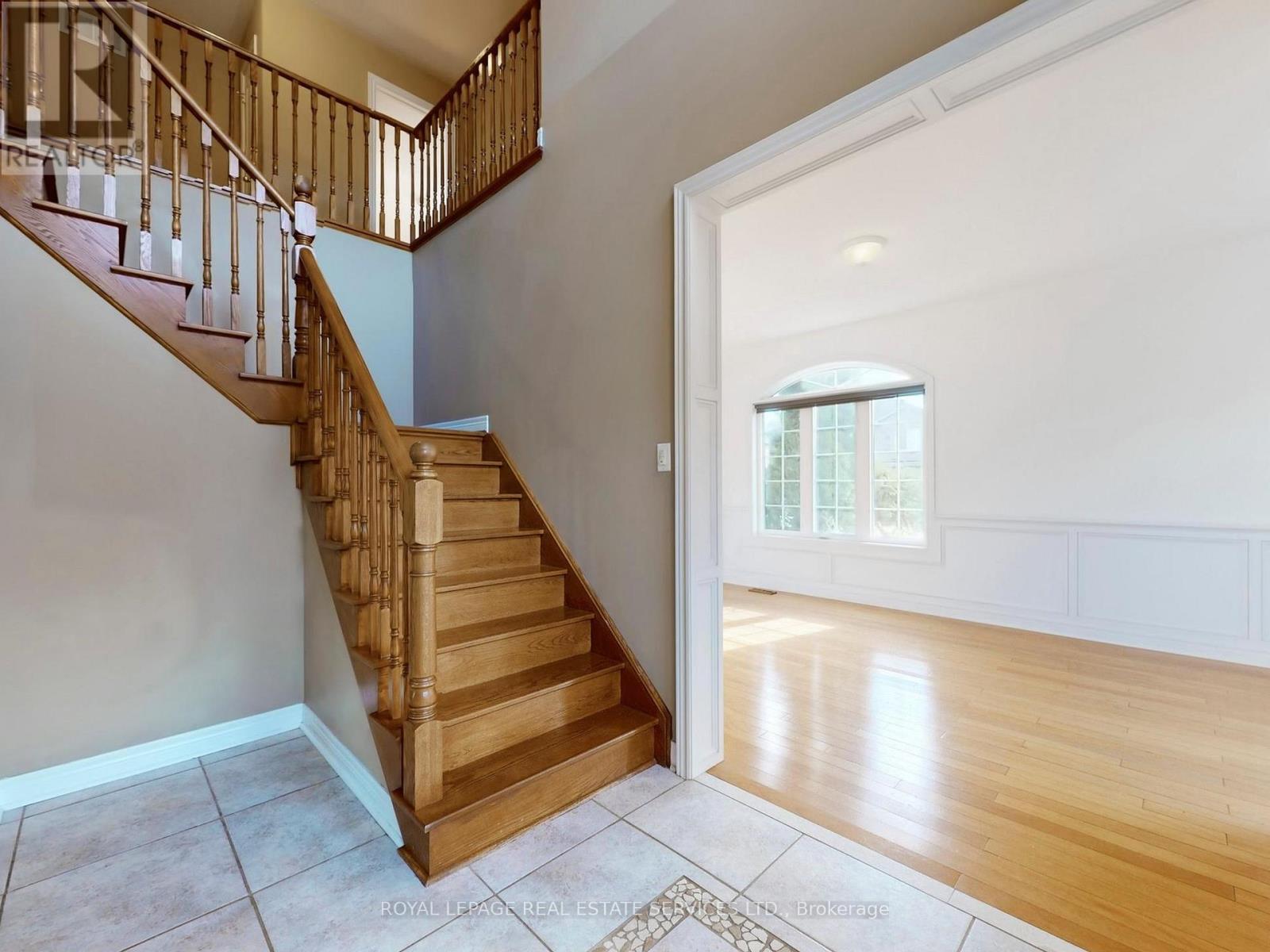 301 Mohawk Road, Oakville, Ontario  L6L 6P9 - Photo 17 - W12694742