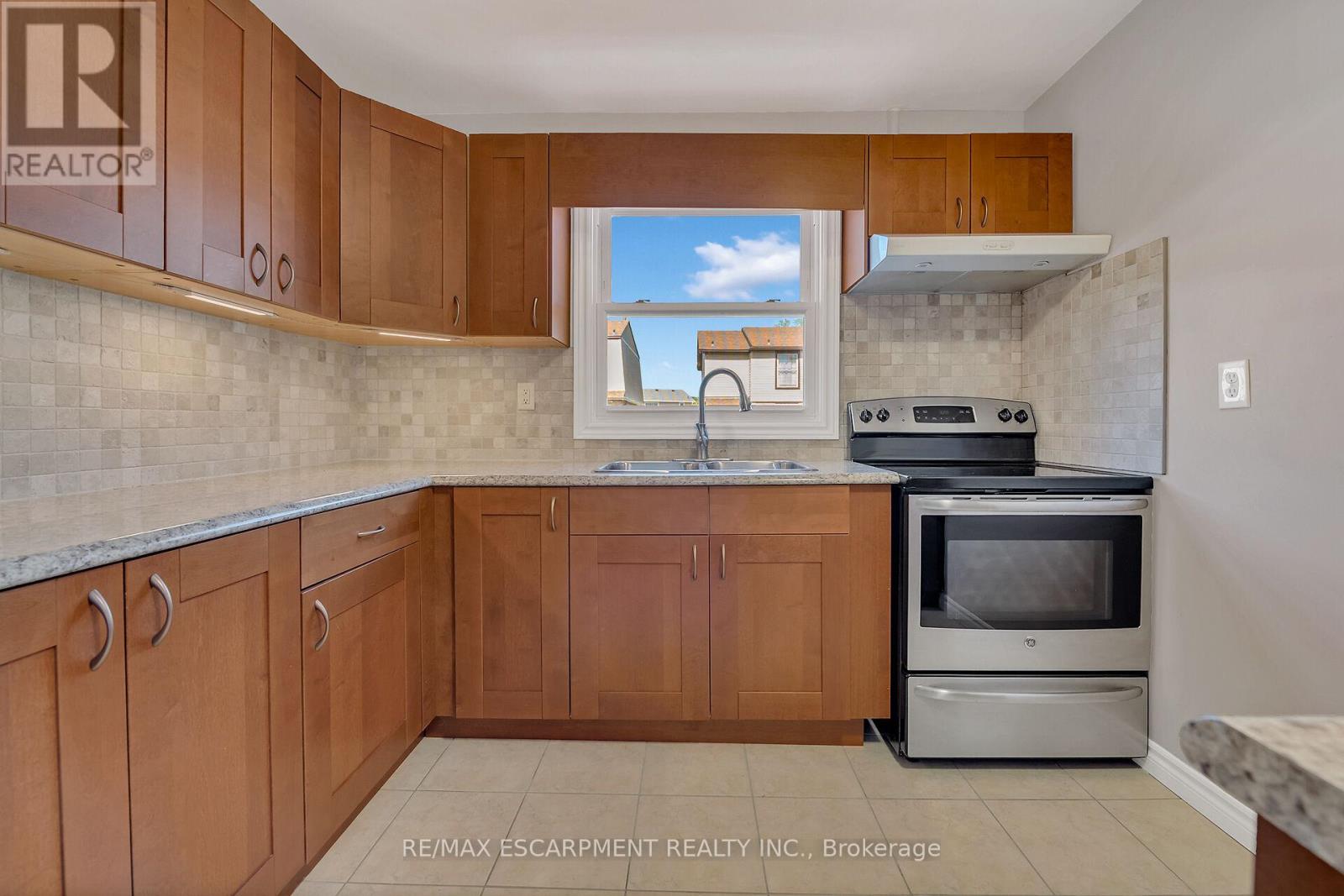 124 - 10 Angus Road, Hamilton, Ontario  L8K 6K3 - Photo 10 - X12694340