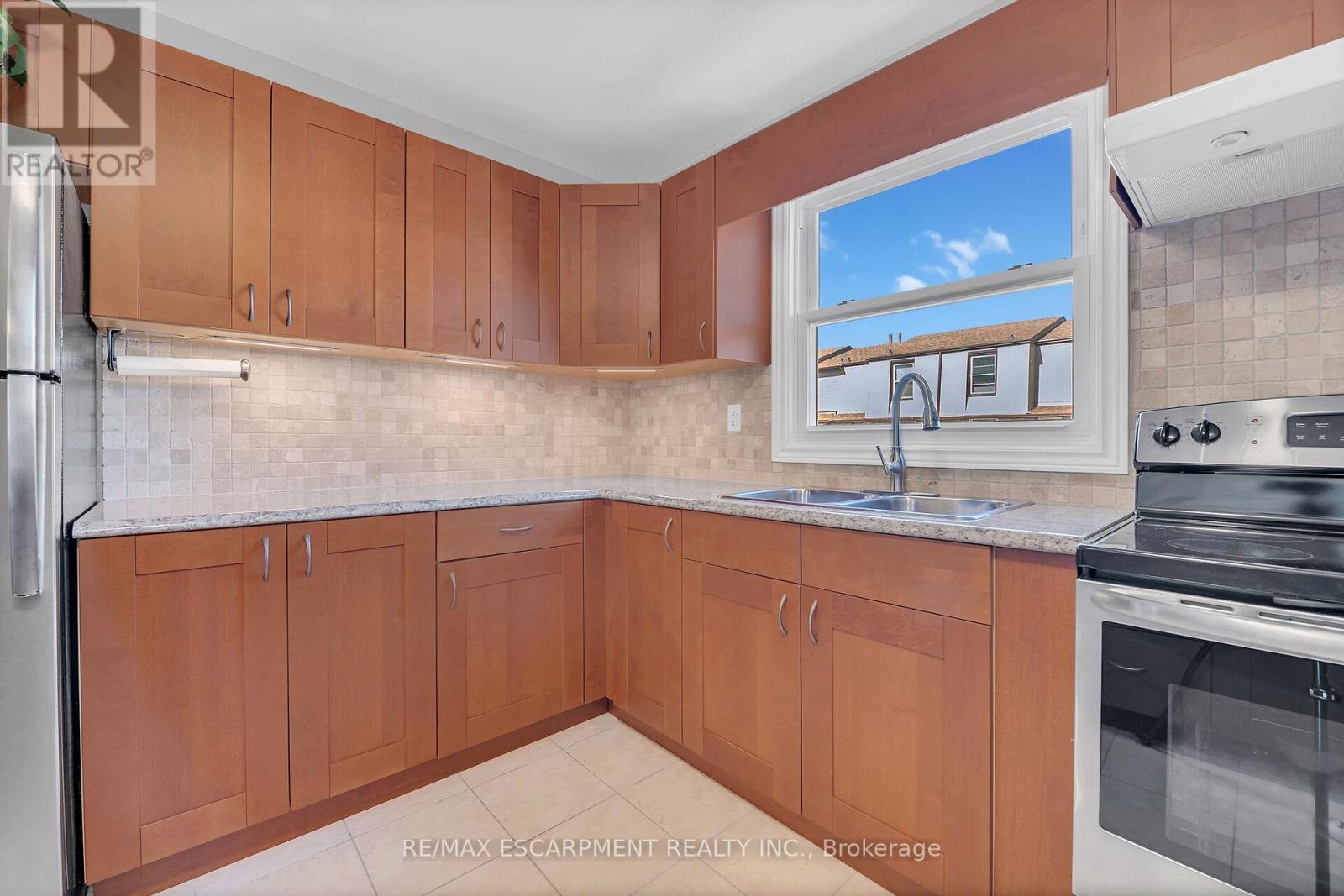 124 - 10 Angus Road, Hamilton, Ontario  L8K 6K3 - Photo 11 - X12694340