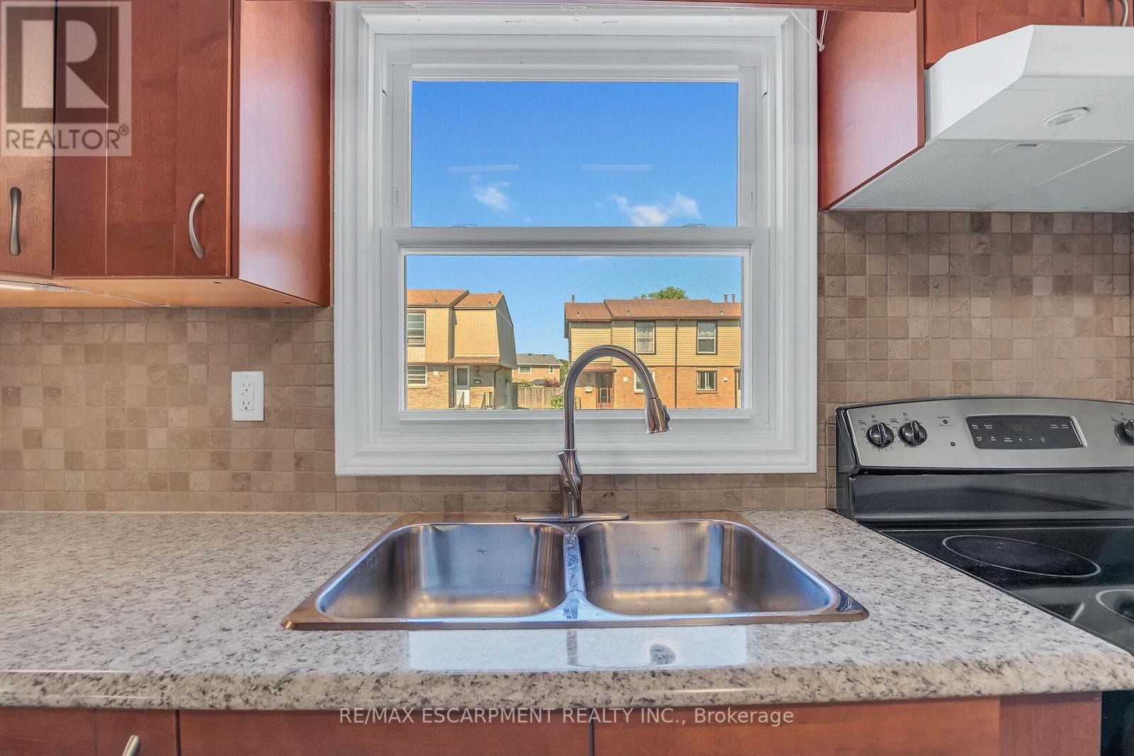 124 - 10 Angus Road, Hamilton, Ontario  L8K 6K3 - Photo 13 - X12694340