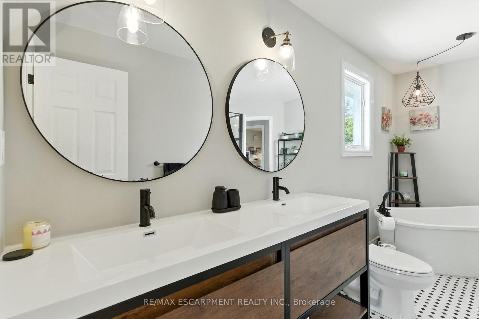 2 Caledonia Avenue, Haldimand, Ontario  N3W 2L1 - Photo 19 - X12694372