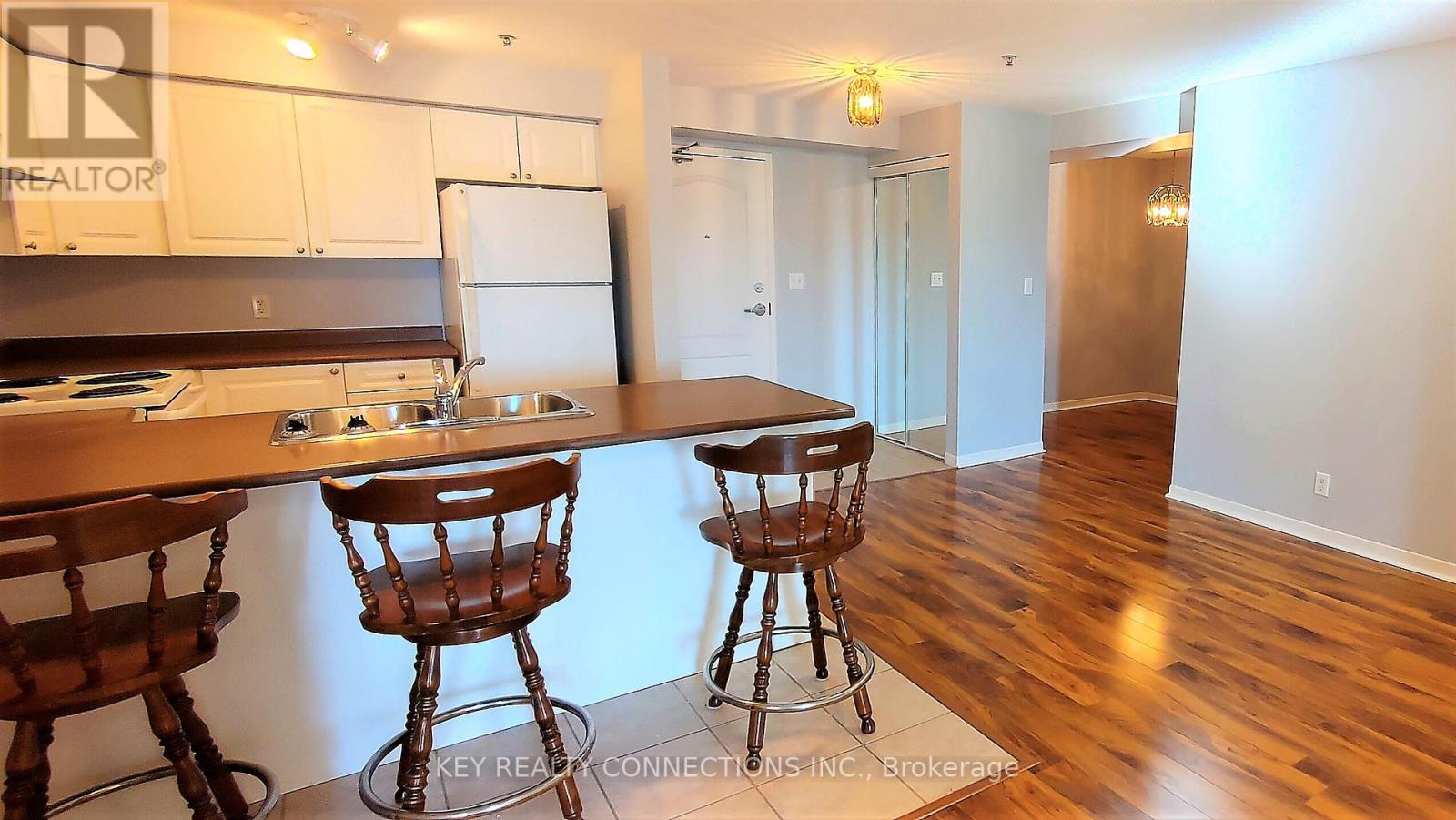 1201 - 330 Prince Charles Drive S, Welland, Ontario  L3C 7B3 - Photo 4 - X12694380