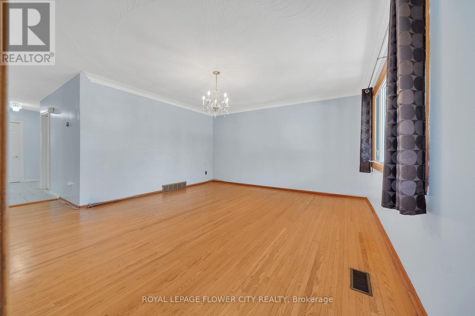 6768 Keiffer Street, Niagara Falls, Ontario  L2E 5K1 - Photo 6 - X12694506