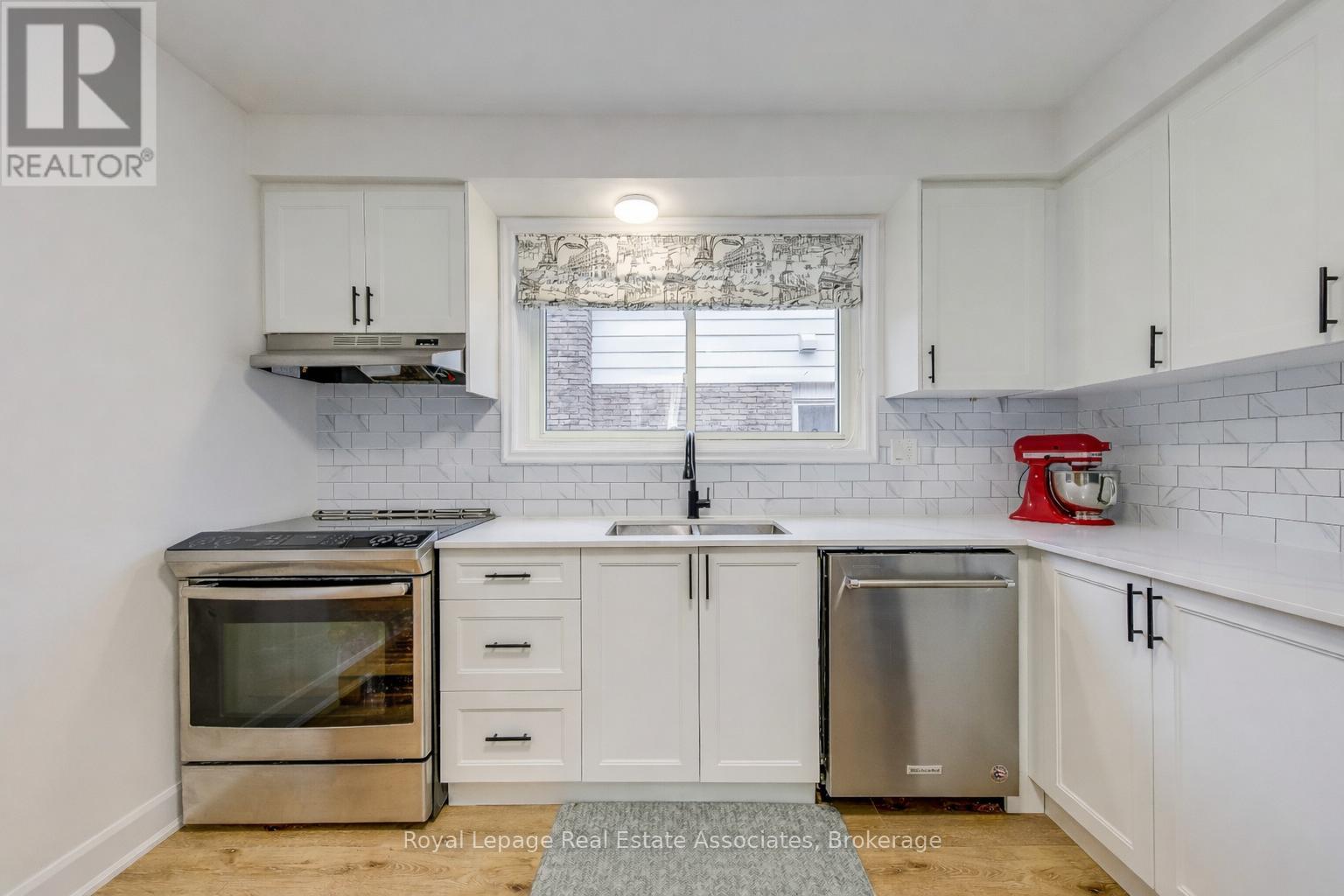 166 Ranwood Court, Hamilton, Ontario  L8W 1V4 - Photo 5 - X12694686