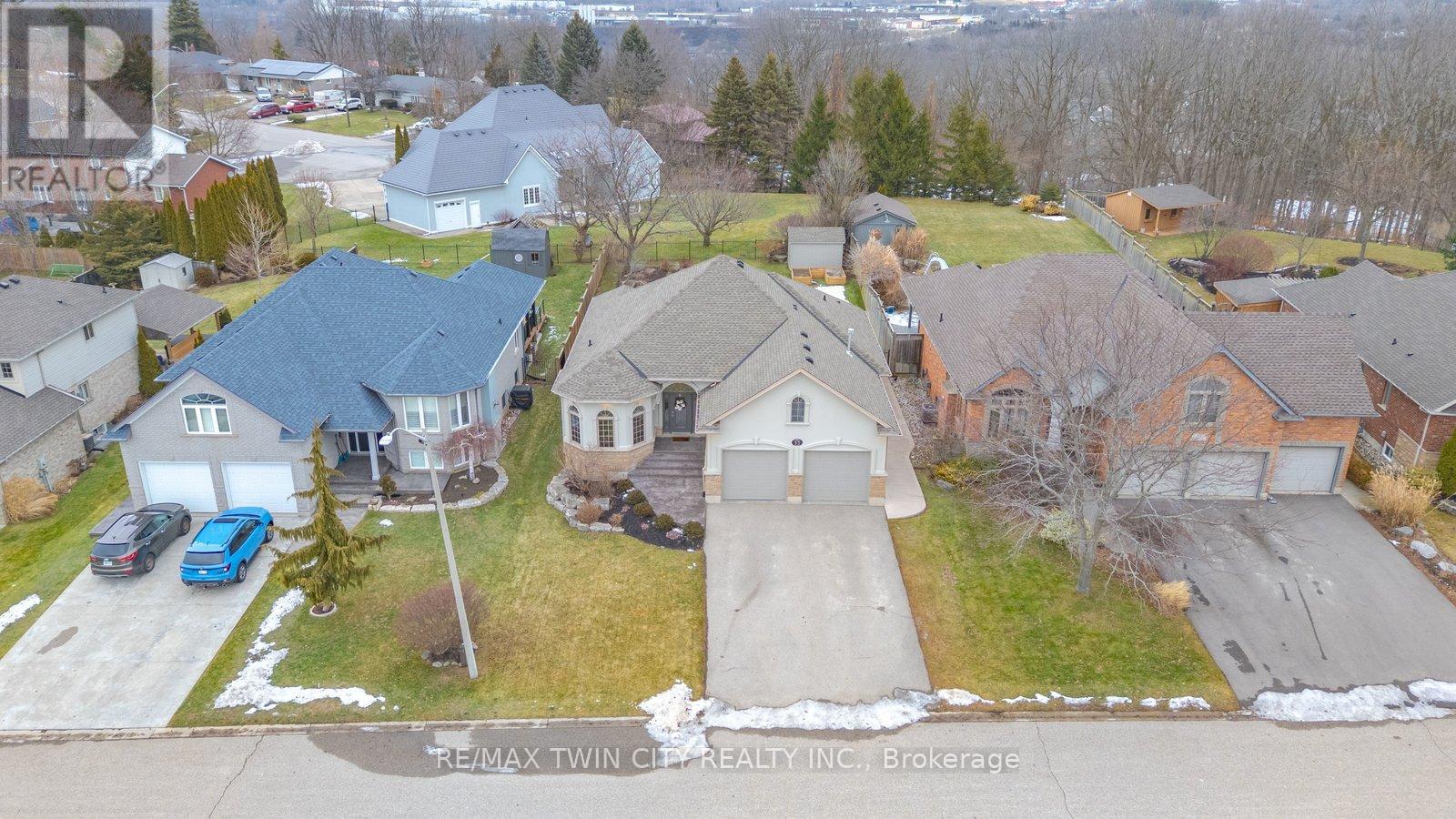 35 Long Lane, Brant, Ontario  N3L 4E9 - Photo 46 - X12694750