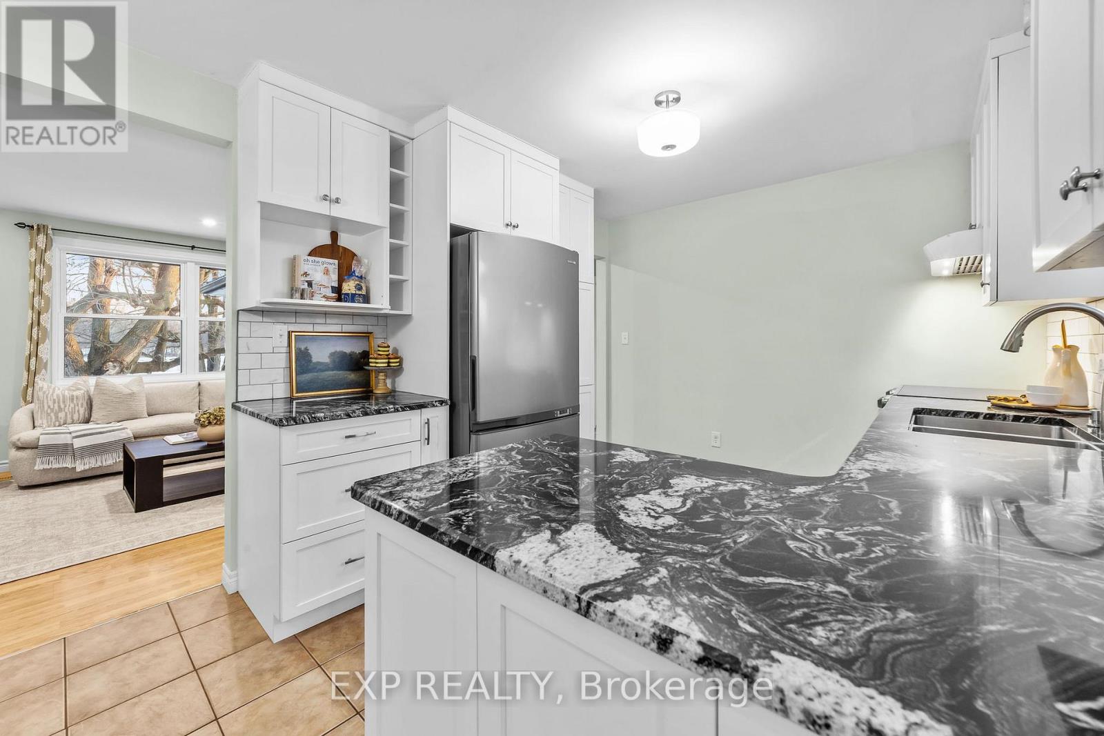 9122 Parkhouse Drive, Strathroy-Caradoc, Ontario  N0L 1W0 - Photo 12 - X12694886