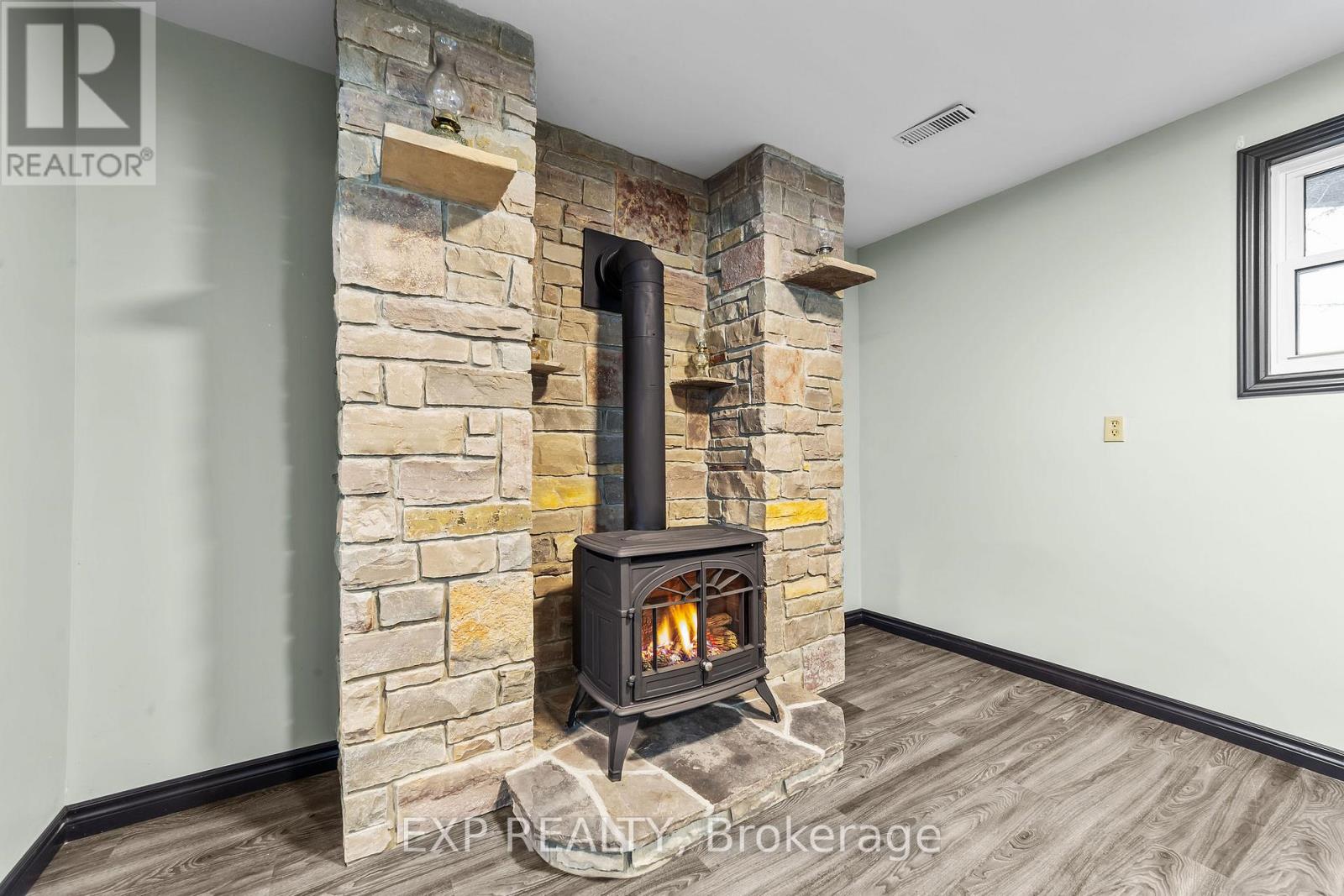 9122 Parkhouse Drive, Strathroy-Caradoc, Ontario  N0L 1W0 - Photo 24 - X12694886