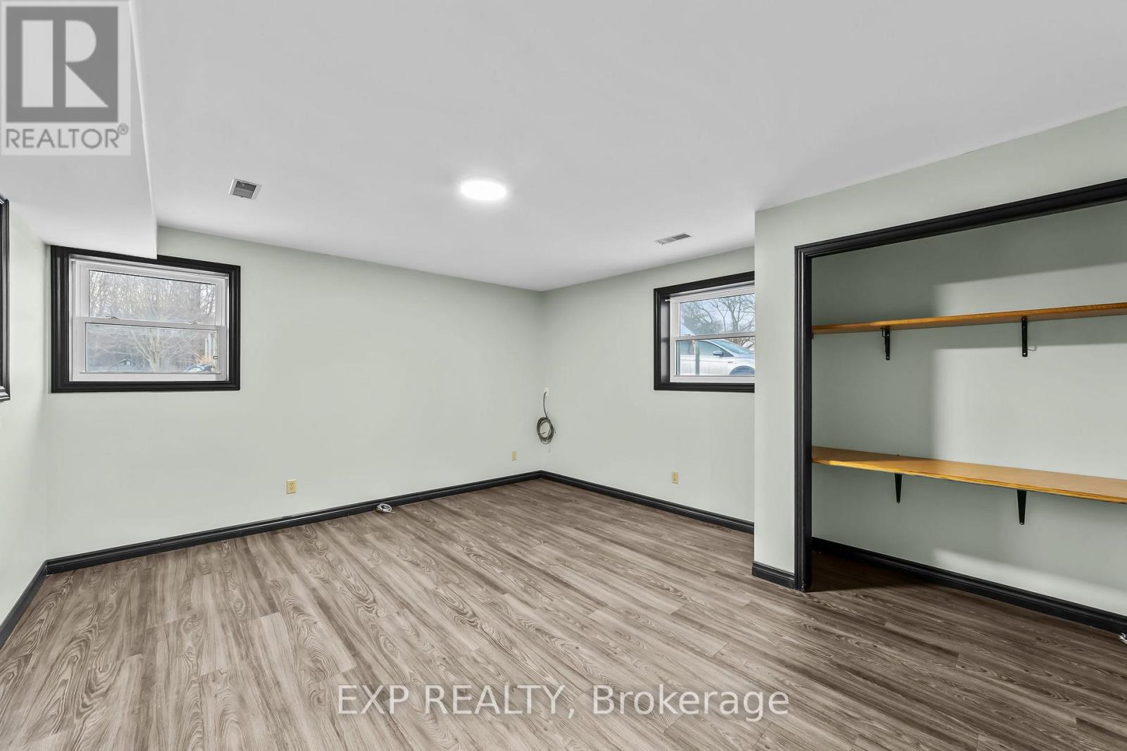 9122 Parkhouse Drive, Strathroy-Caradoc, Ontario  N0L 1W0 - Photo 27 - X12694886