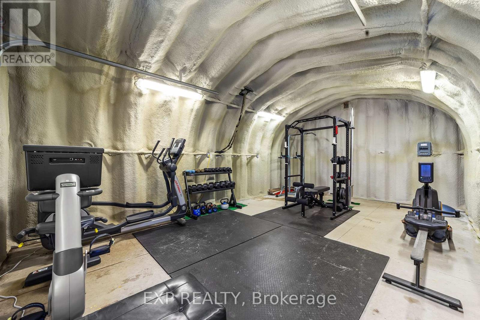 9122 Parkhouse Drive, Strathroy-Caradoc, Ontario  N0L 1W0 - Photo 33 - X12694886