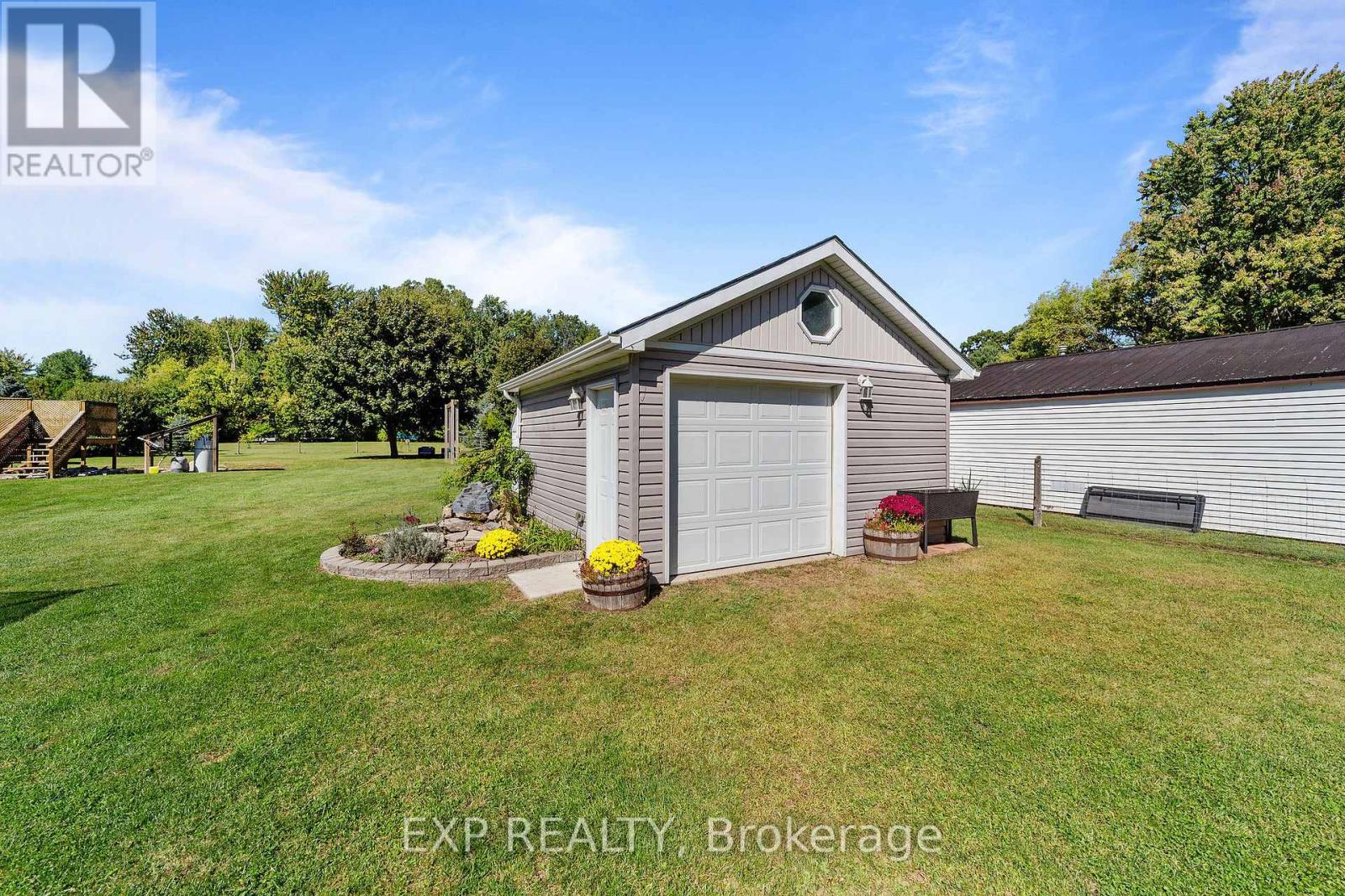 9122 Parkhouse Drive, Strathroy-Caradoc, Ontario  N0L 1W0 - Photo 38 - X12694886