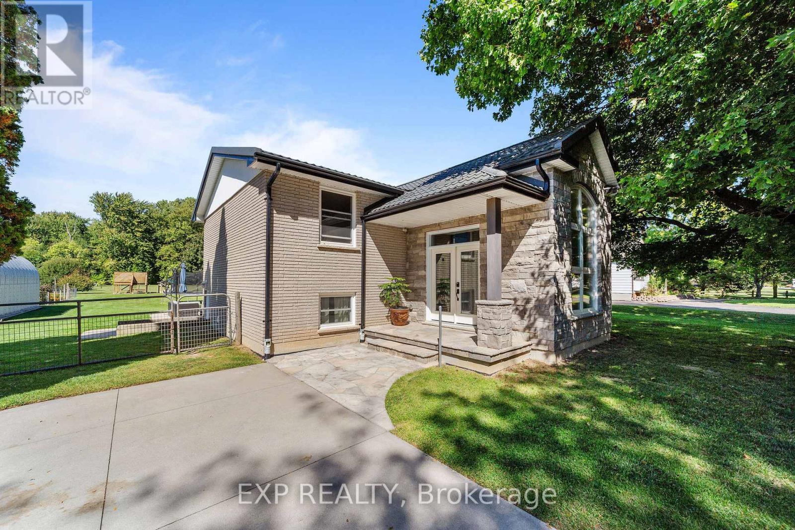 9122 Parkhouse Drive, Strathroy-Caradoc, Ontario  N0L 1W0 - Photo 4 - X12694886