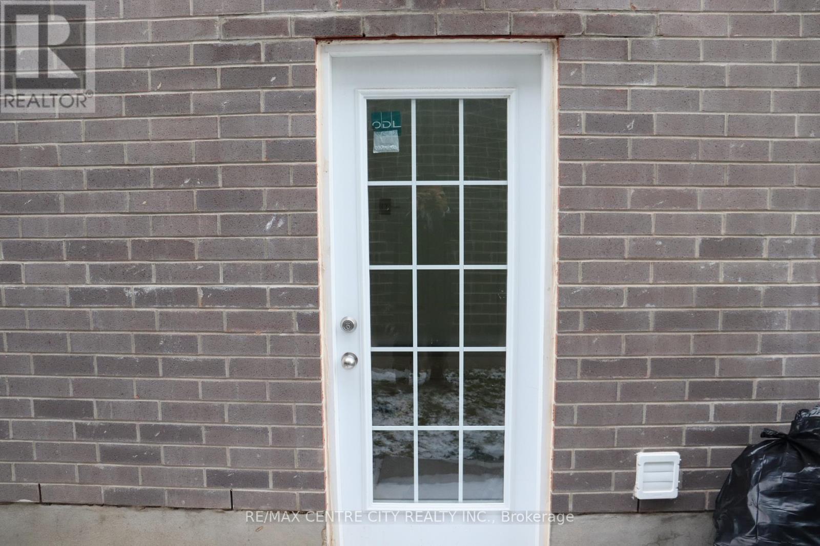 Lower - 2966 Turner Crescent, London South, Ontario  N6M 0J3 - Photo 2 - X12694928