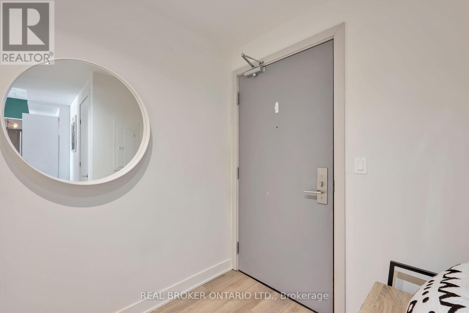 703 - 203 Catherine Street, Ottawa, Ontario  K2P 1J5 - Photo 2 - X12694790