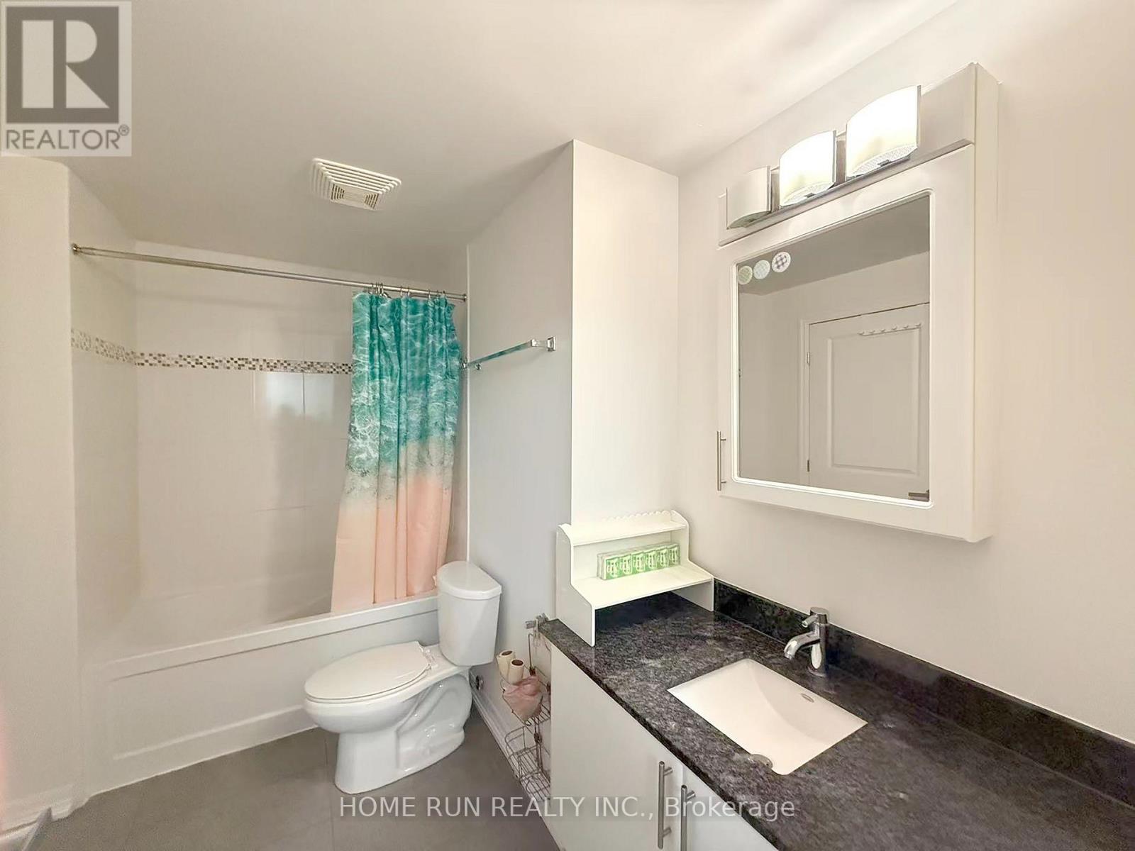 2206 - 242 Rideau Street, Ottawa, Ontario  K1N 0B7 - Photo 2 - X12694802