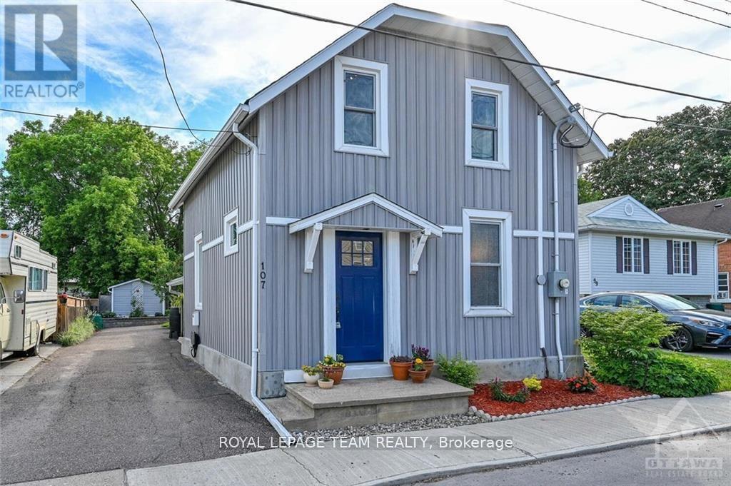 107 QUEEN STREET N, Renfrew, Ontario